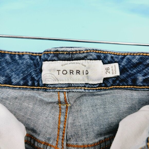 Torrid Denim Bermuda Jean Shorts Jorts DIY 26 Blue Distressed Cotton Stretchy - Picture 2 of 12